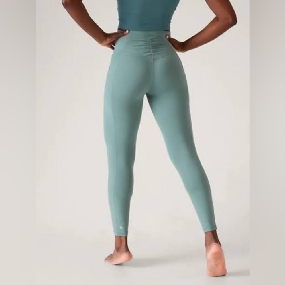 Athleta Salutation Stash Cinch 7/8 Tight XL in Bali Green